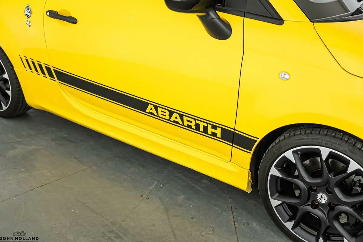 2020-abarth-595-14-tjet-competizione-big-13