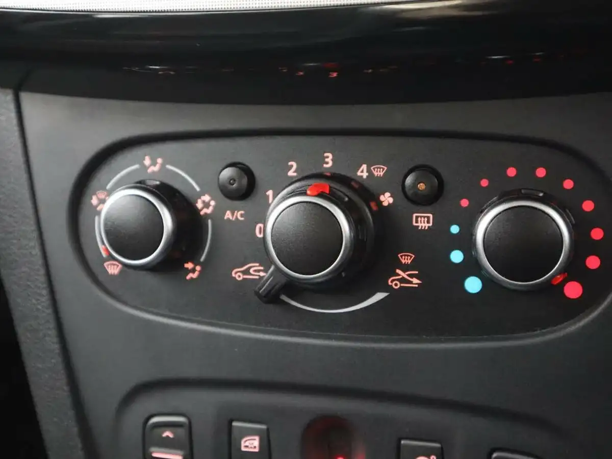 2020-dacia-sandero-stepway-09-tce-techroad-big-15