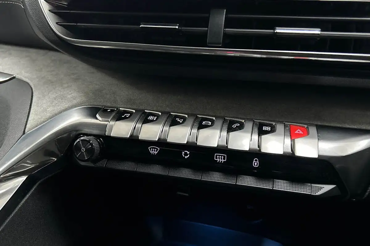 2022-peugeot-3008-suv-16-puretech-gt-line-300bhp-4x4-hybrid4-e-eat8-big-17