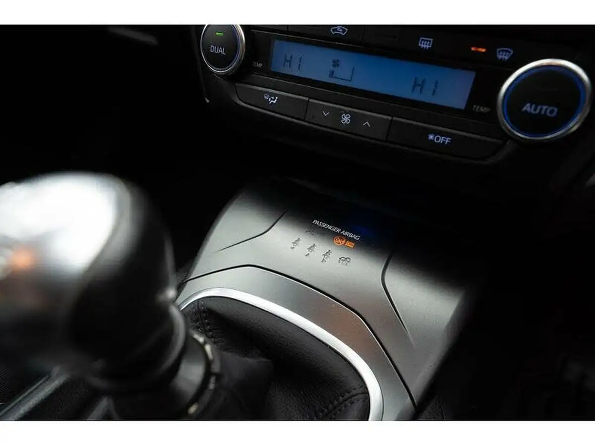 2016-toyota-avensis-18-v-matic-business-edition-saloon-4d-big-32