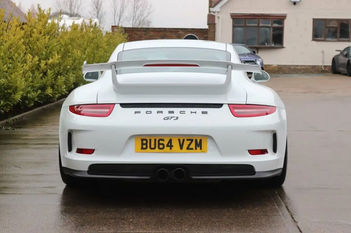 2014-porsche-911-38-gt3-big-16