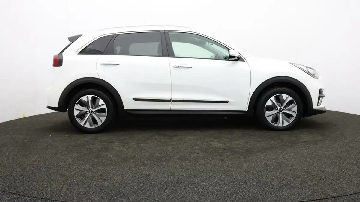 2020-kia-e-niro-ev-first-edition-big-37