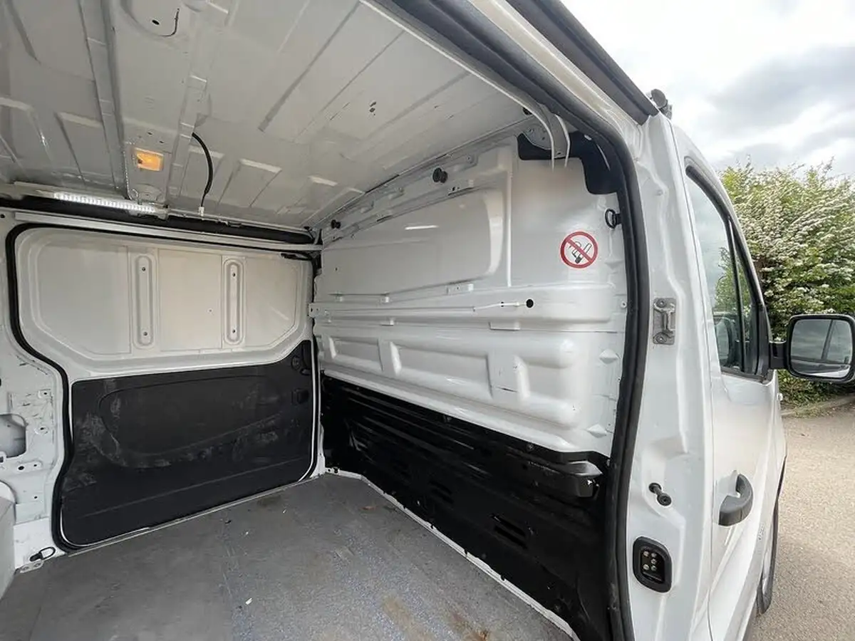 2017-vauxhall-vivaro-16cdti-2900-l1h1-95pseu6-ss-ecoflex-panel-van-big-28