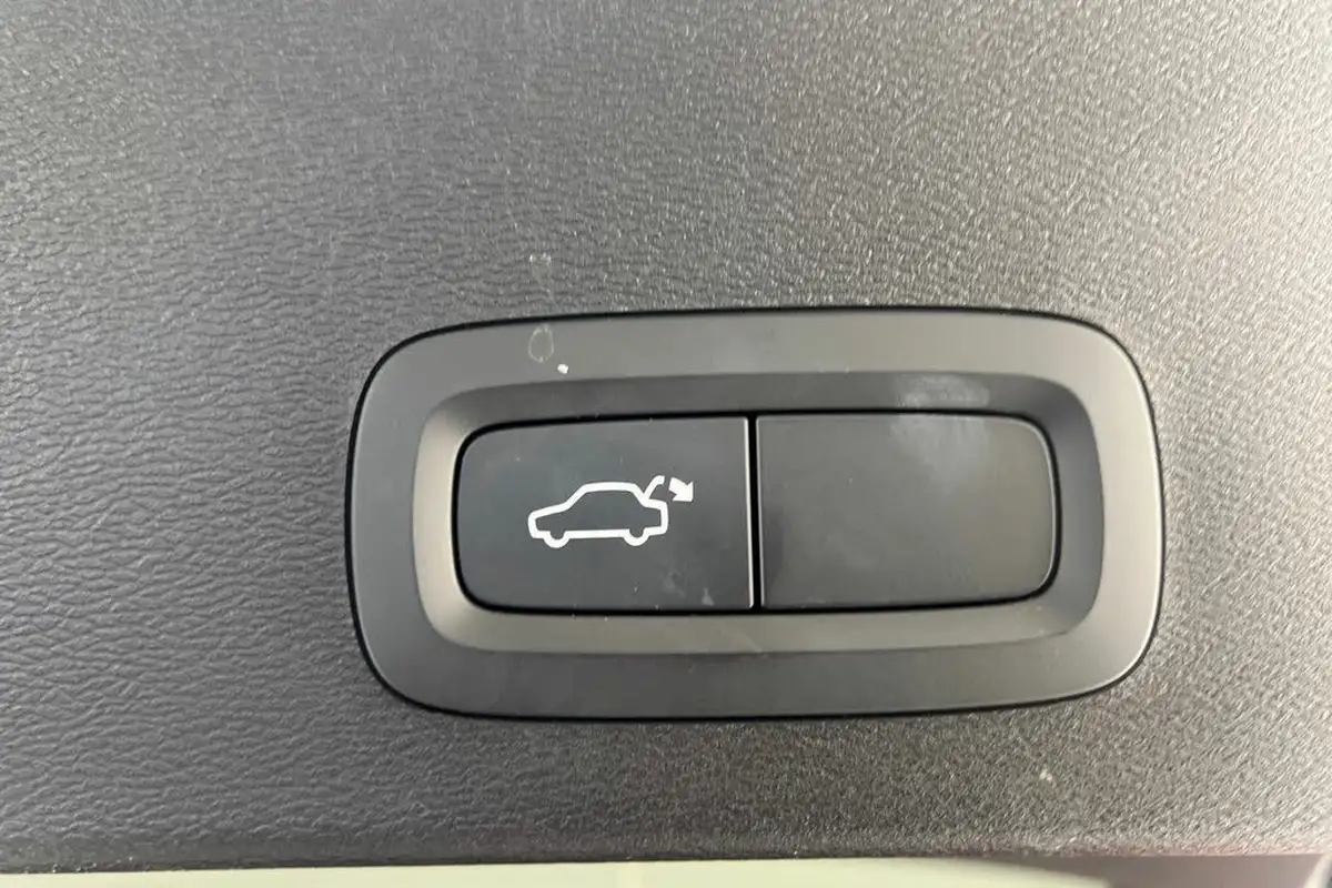 2023-volvo-xc40-e-recharge-core-235bhp-big-24