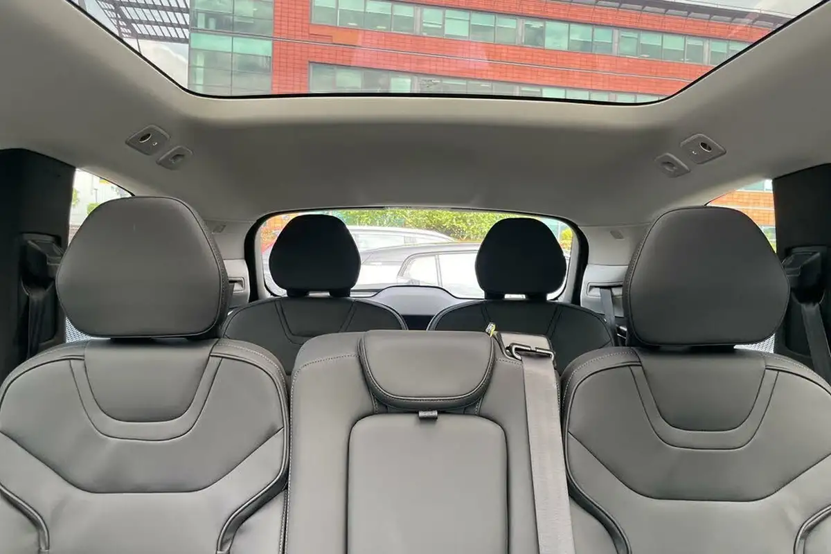 2025-volvo-ex90-e-twin-motor-performance-ultra-big-5
