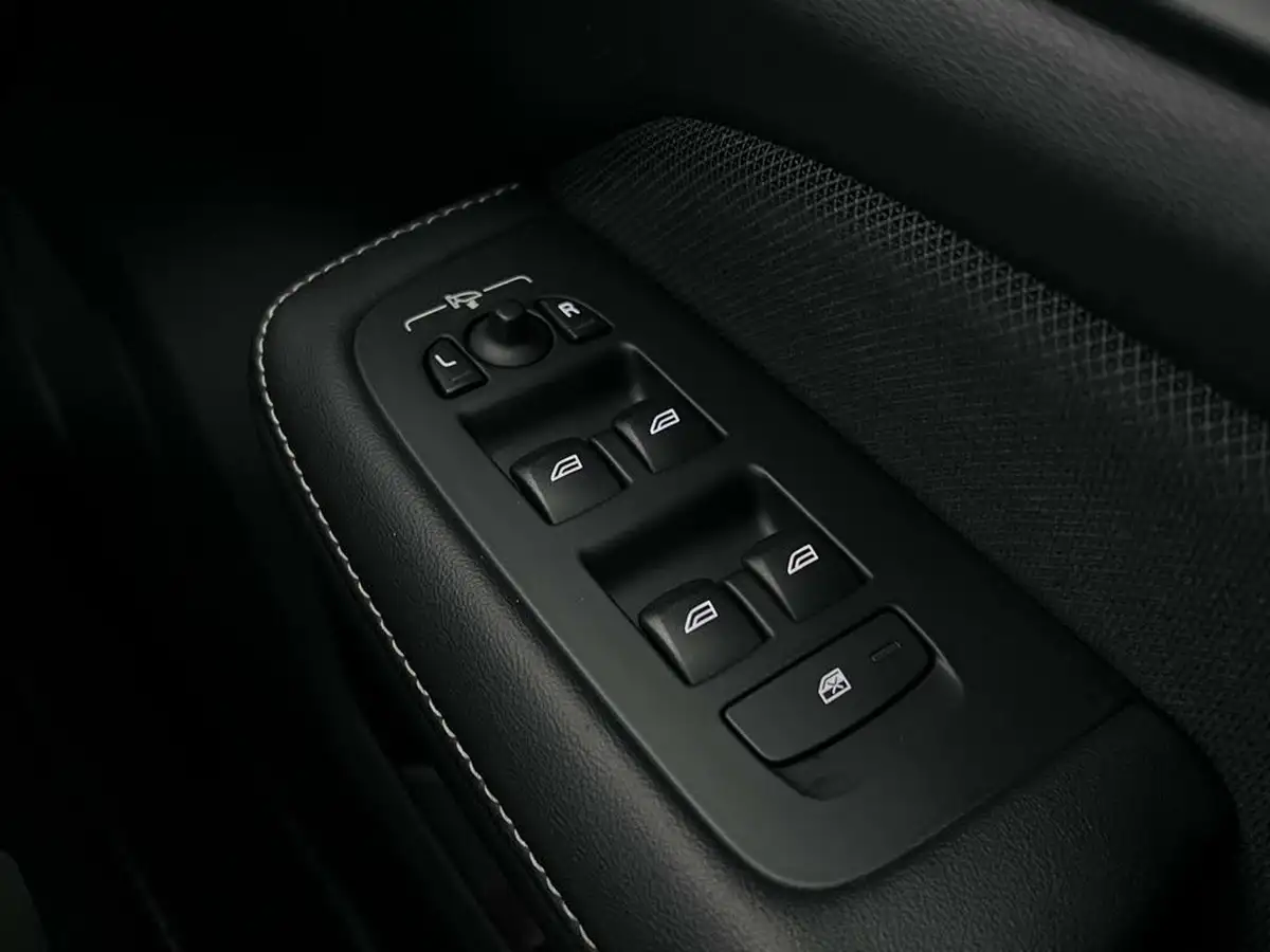 2020-volvo-s60-20-t5-r-design-plus-big-39