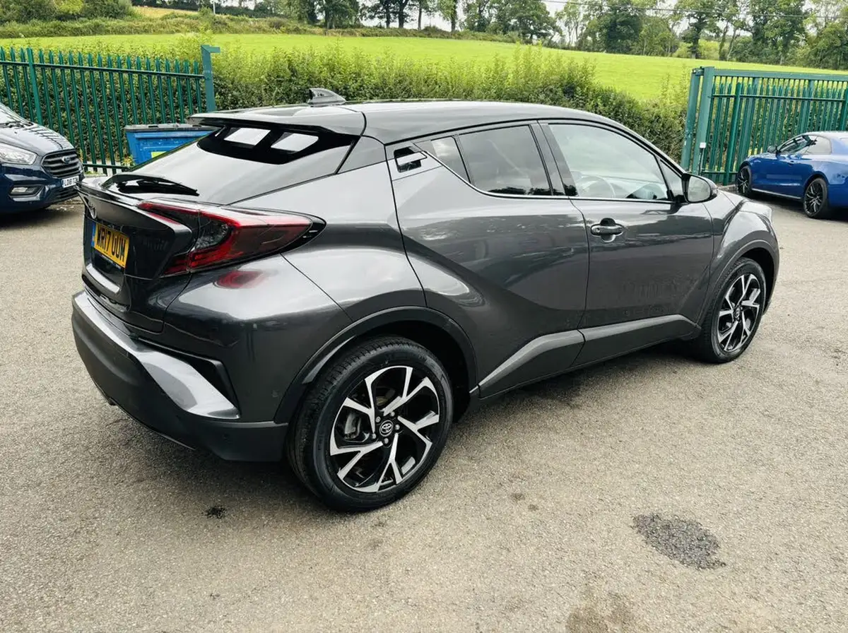2017-toyota-c-hr-12-dynamic-big-5