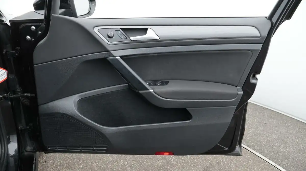 2019-volkswagen-golf-e-e-golf-big-15