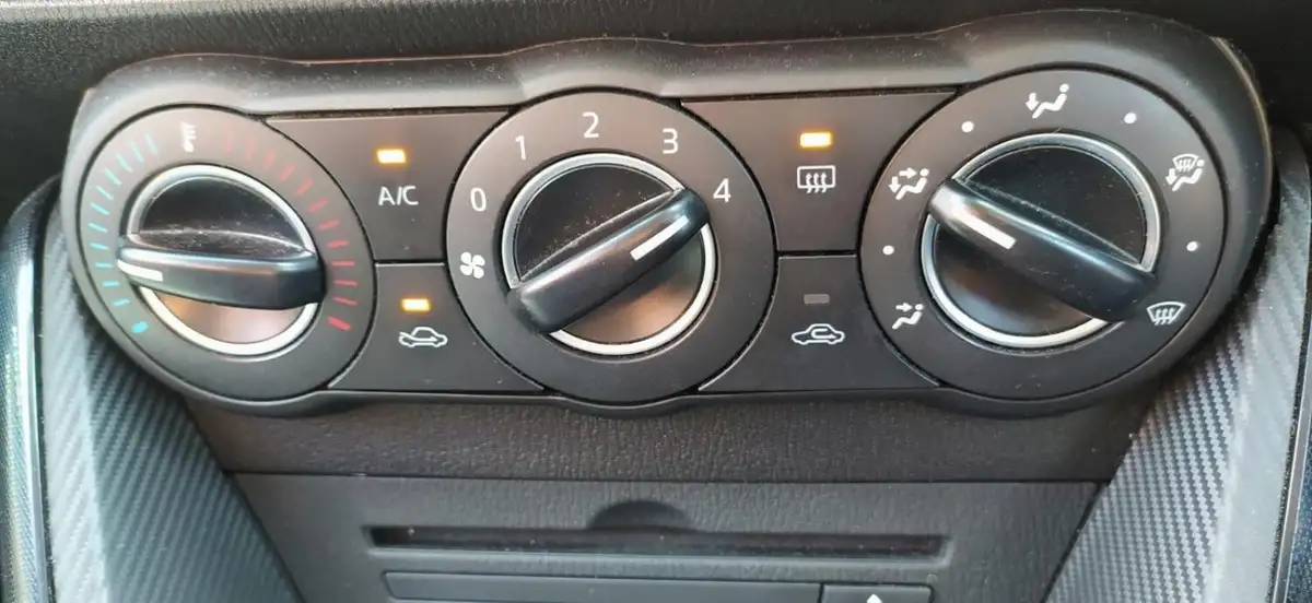 2015-mazda-mazda2-15-se-l-75ps-big-35