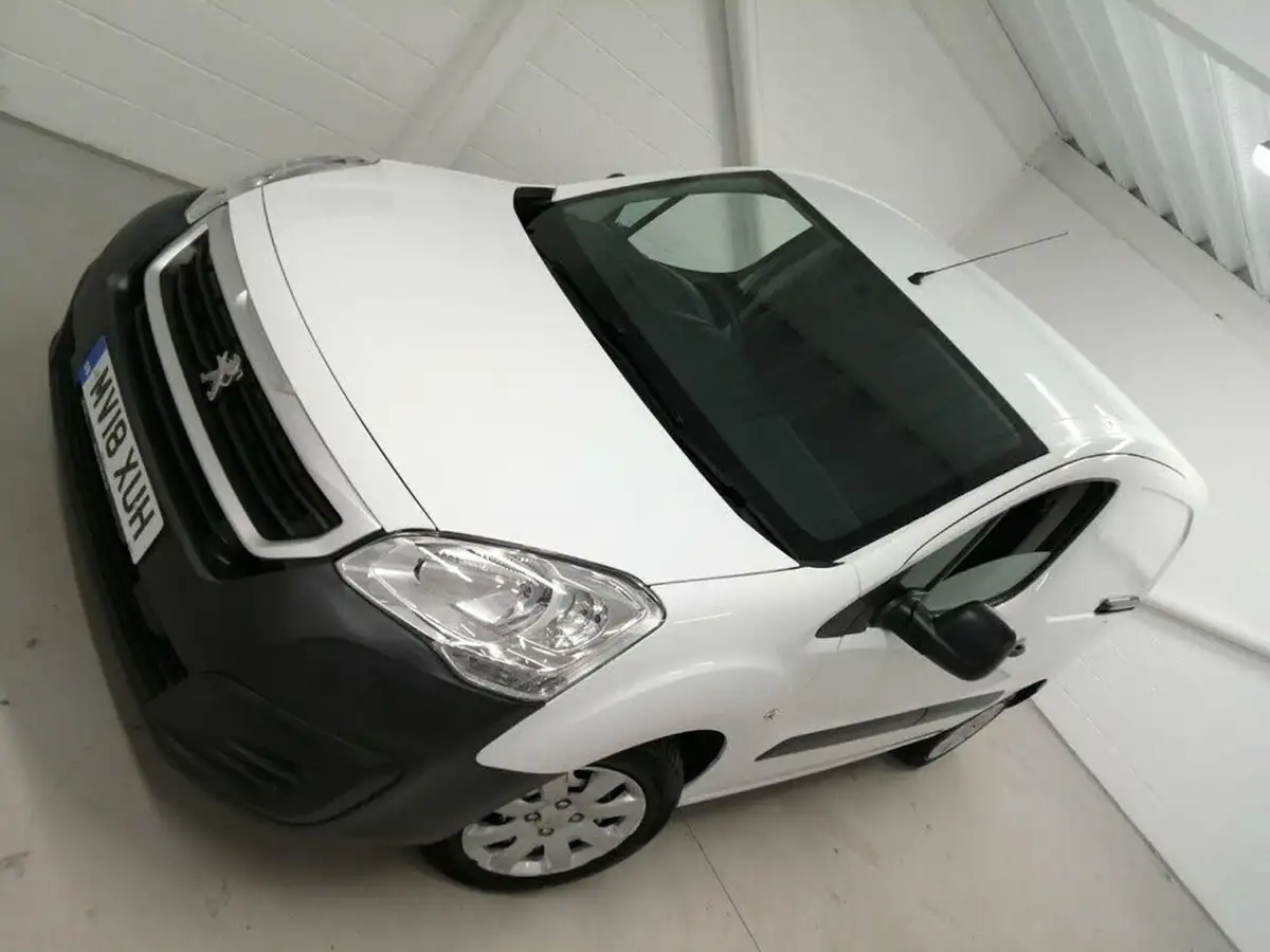2018-peugeot-partner-16td-se-l1-stop-start-850-panel-big-22