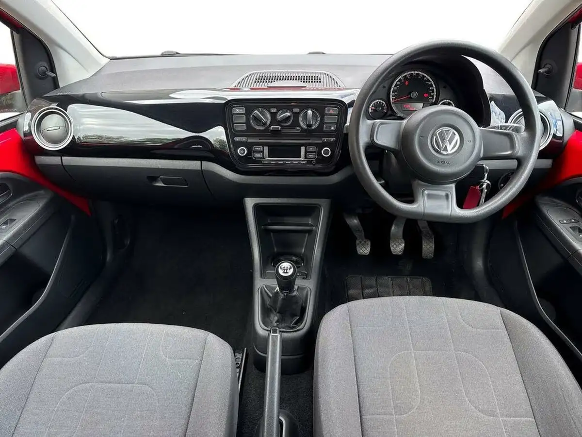 2013-volkswagen-up-10-move-up-bluemotion-tech-3d-big-10