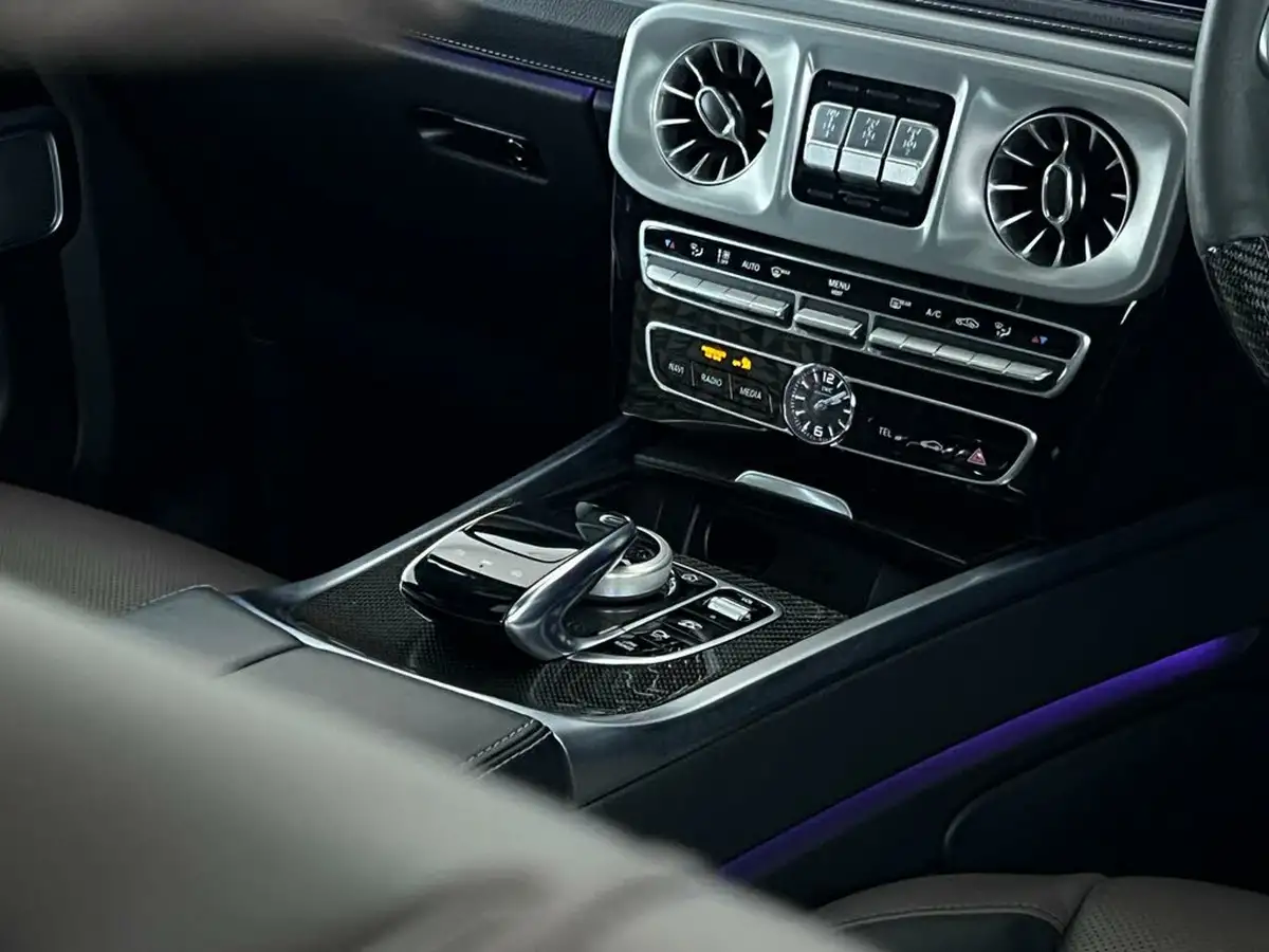 2021-mercedes-benz-g-class-40-g63-amg-big-57
