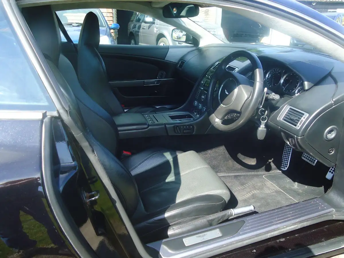 2007-aston-martin-db9-59-big-6