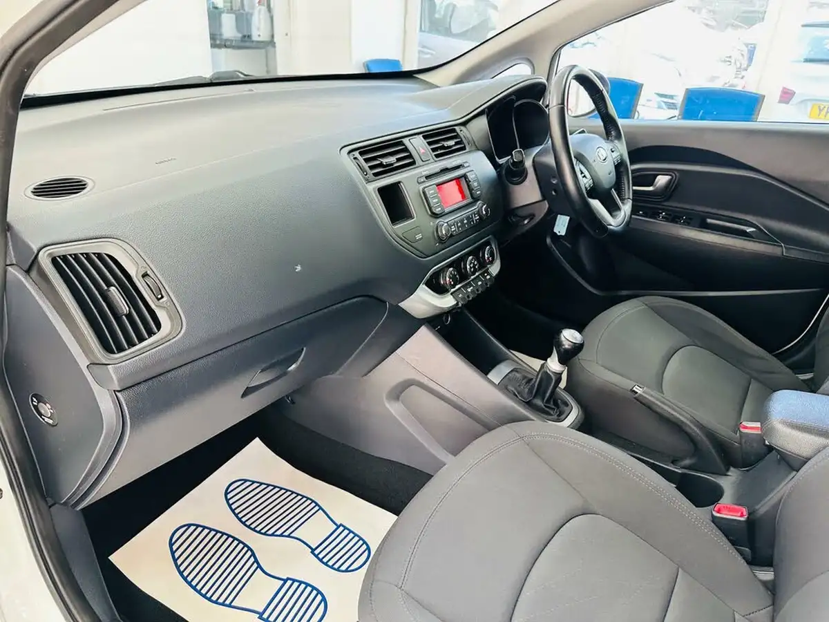 2014-kia-rio-125-vr7-5d-big-21