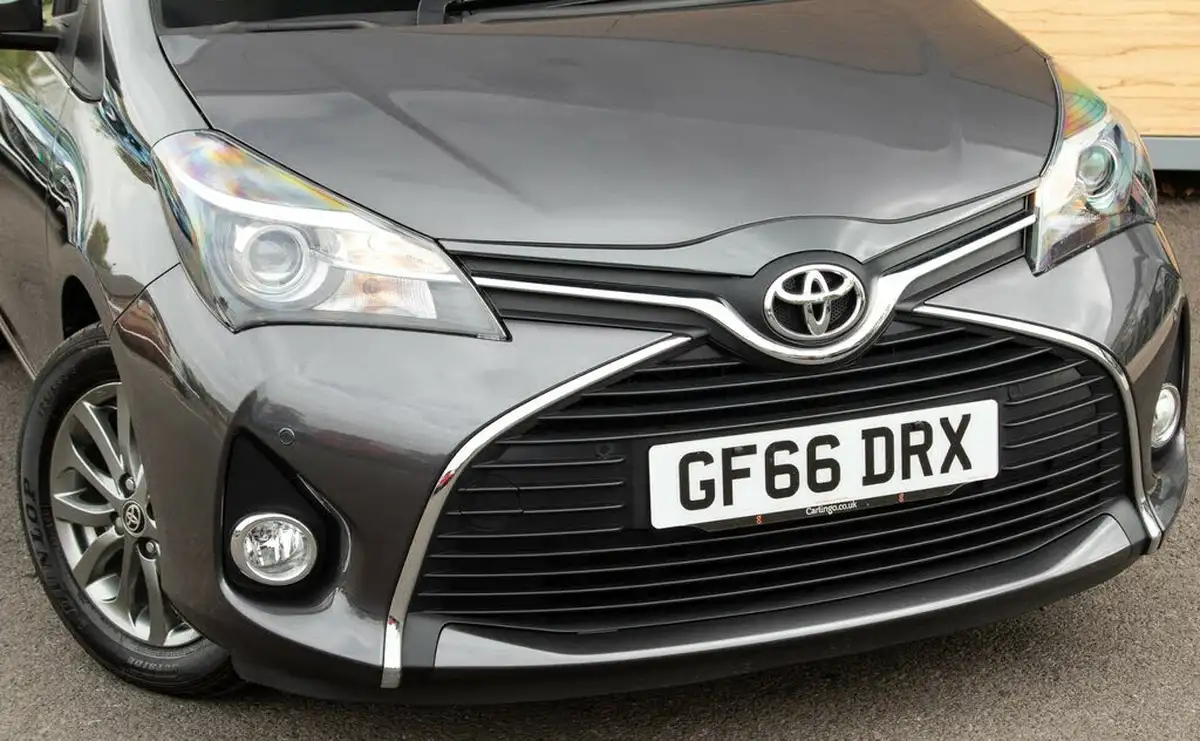 2016-toyota-yaris-133-icon-vvt-i-5d-big-10