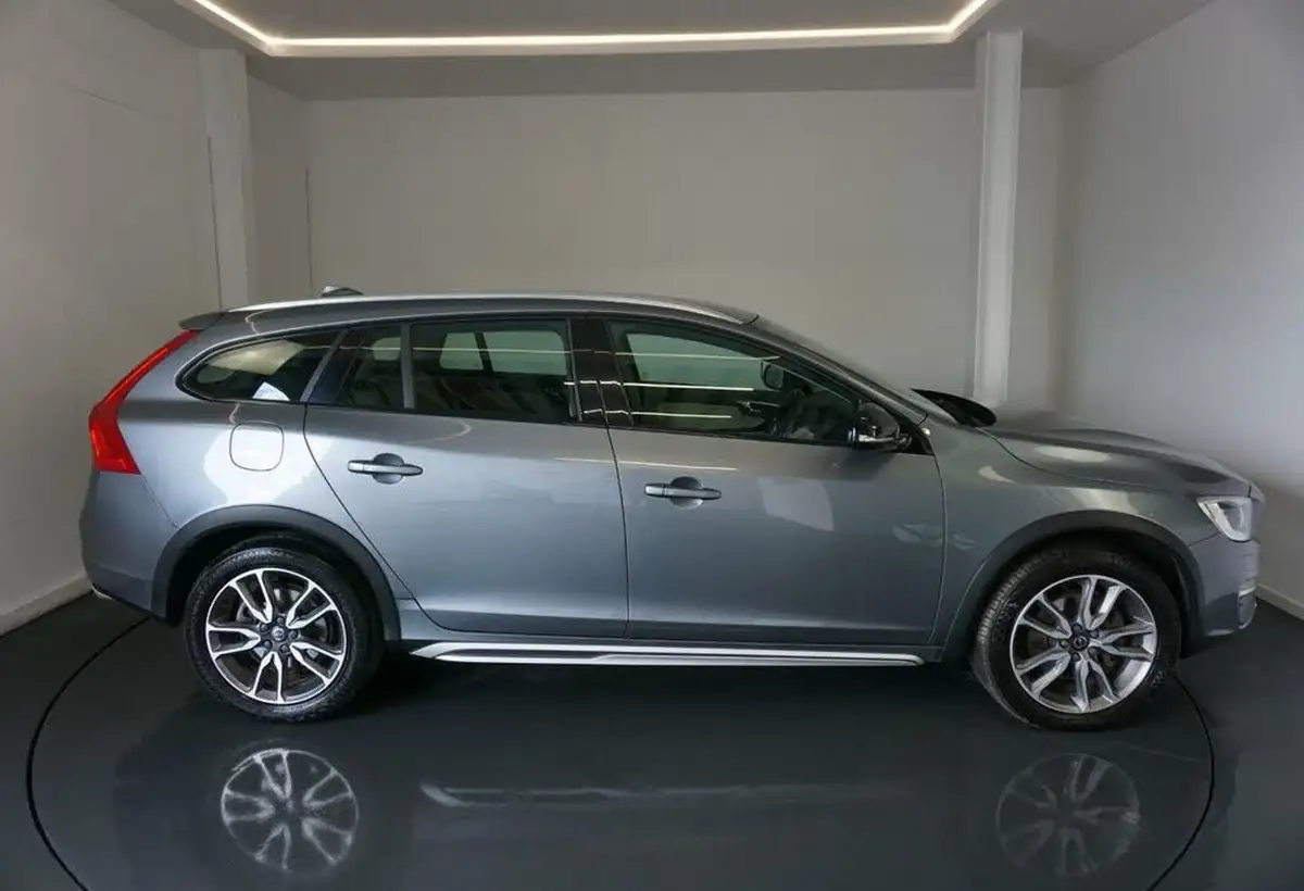 2017-volvo-v60-20td-d4-cross-country-lux-geartronic-big-12