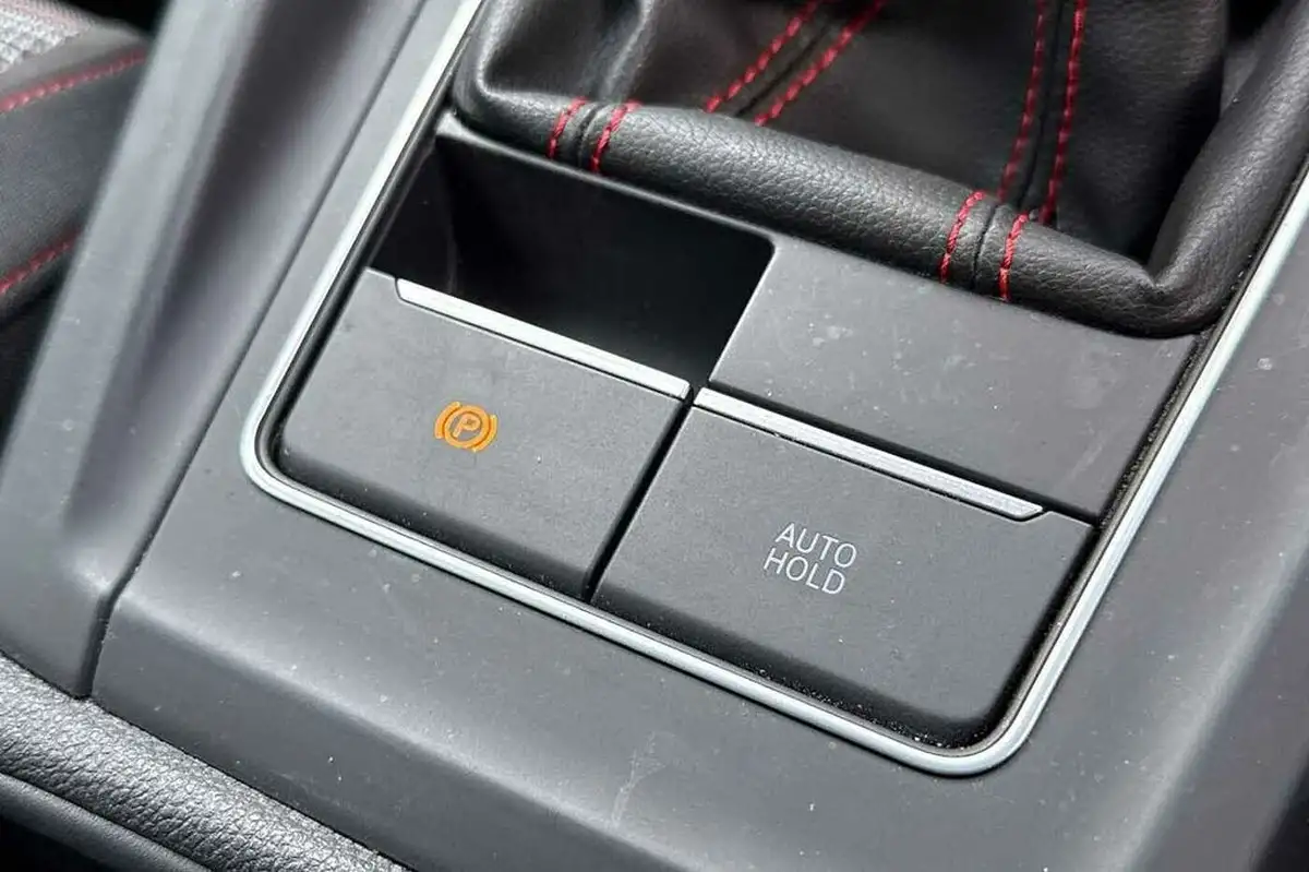 2021-volkswagen-golf-20-tsi-gti-big-33