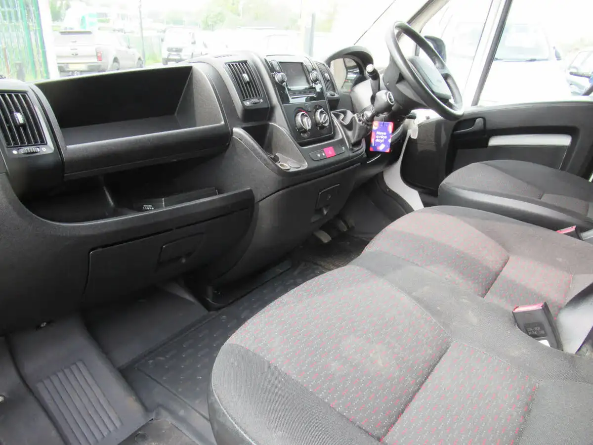 2020-peugeot-boxer-22-bluehdi-professional-335-l3-h2-panel-big-4
