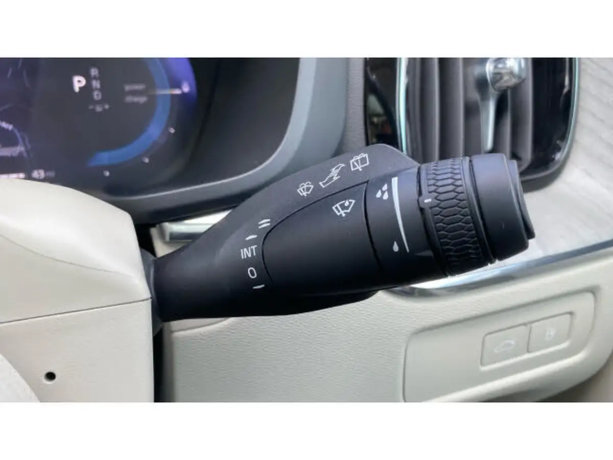 2024-volvo-xc60-20-b5-plus-big-23