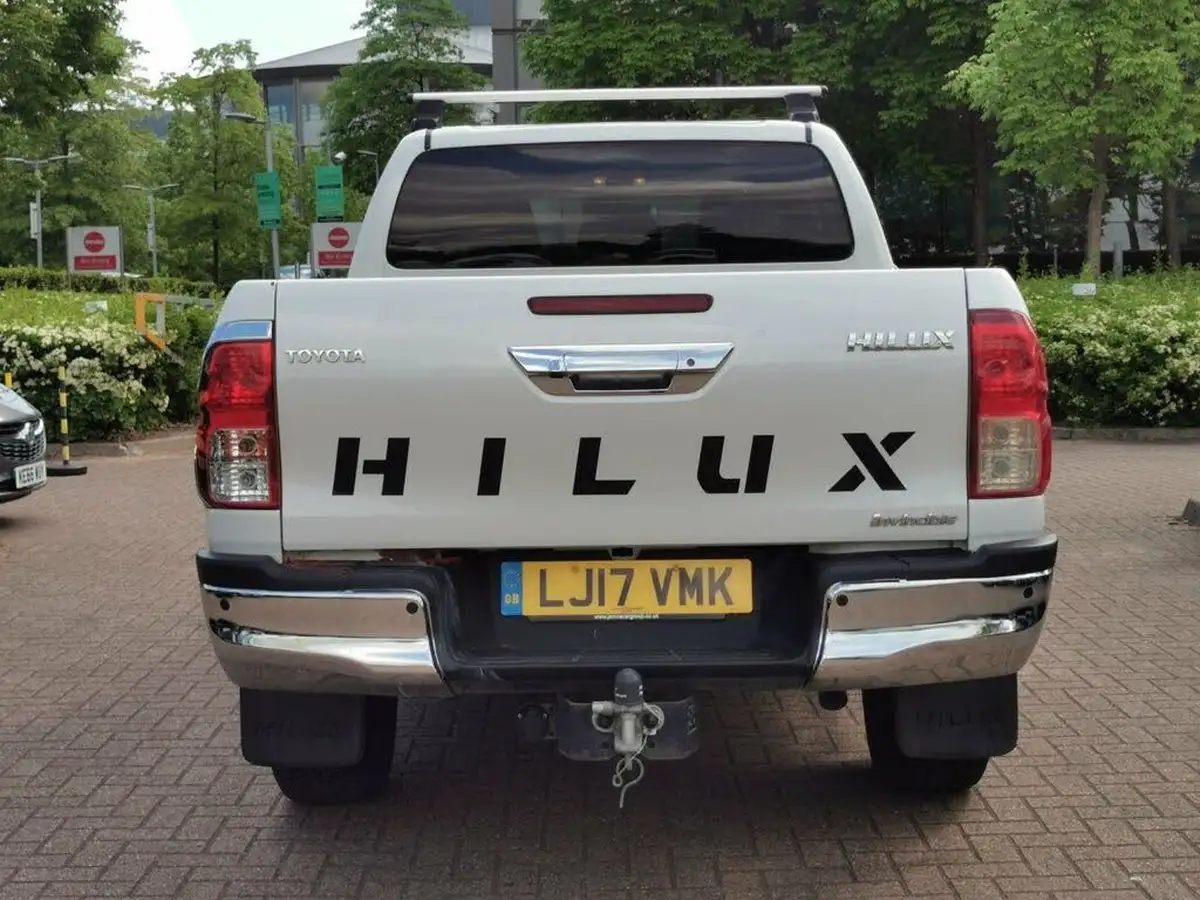 2017-toyota-hi-lux-24d-invincible-x-auto-big-4