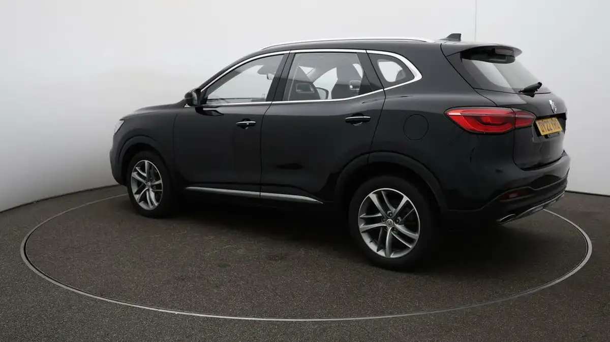 2022-mg-hs-15t-gdi-exclusive-162ps-big-35