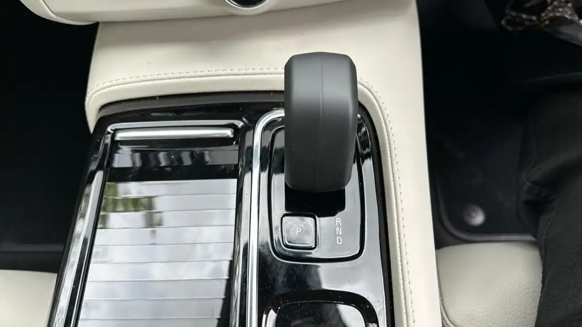 2025-volvo-v90-20-t6-plus-345bhp-dark-big-48
