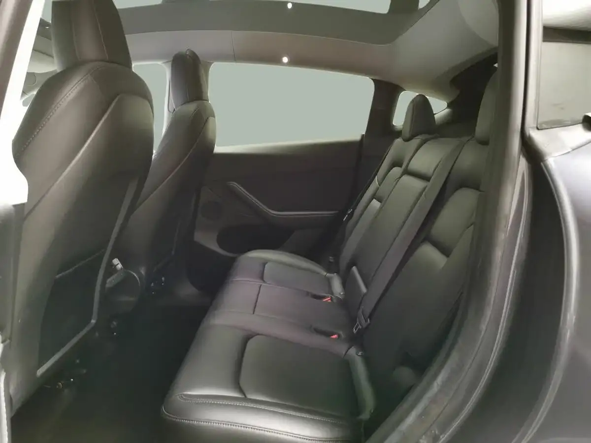 2022-tesla-model-y-e-long-range-big-36