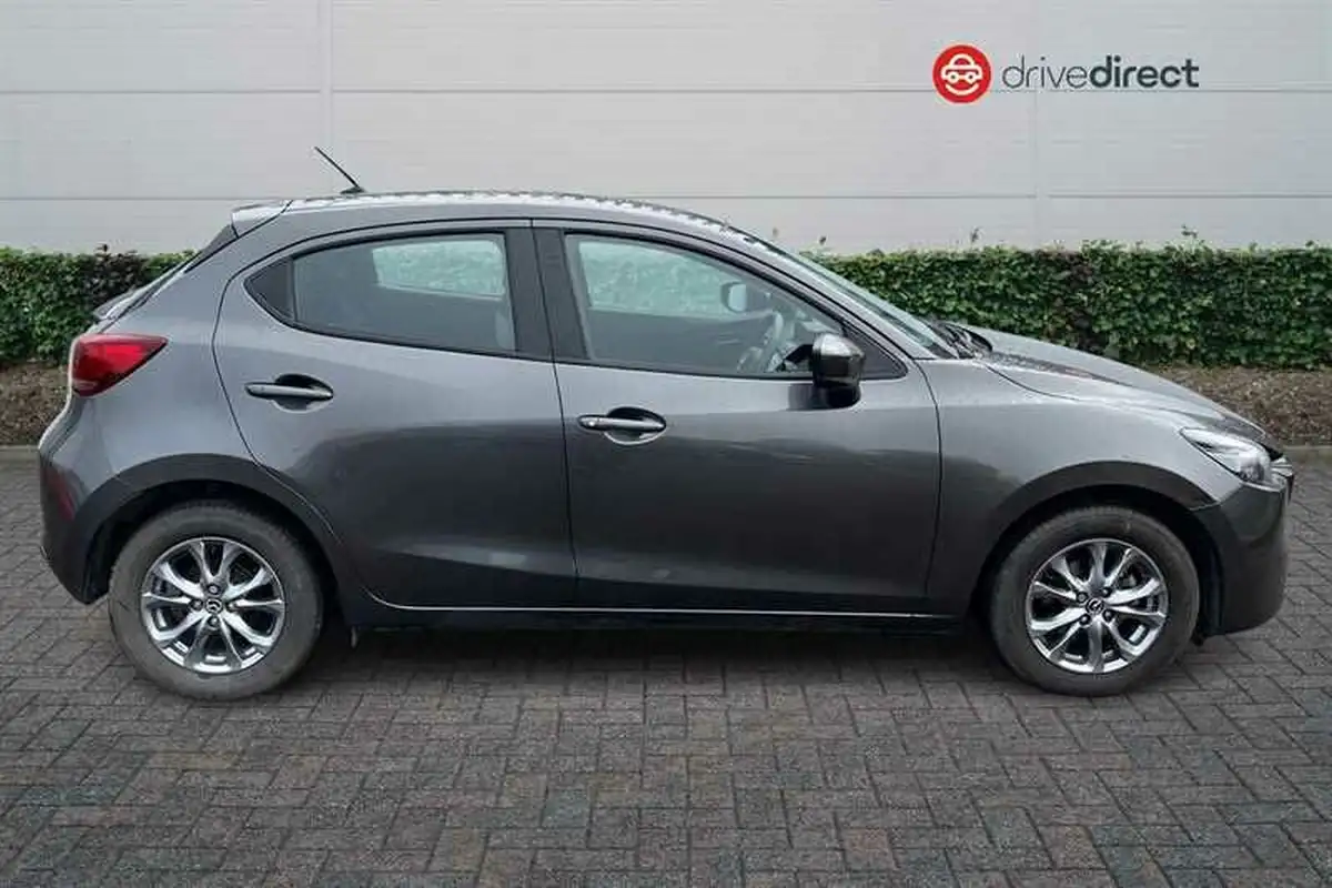 2023-mazda-mazda2-15-e-skyactiv-g-centre-line-big-1