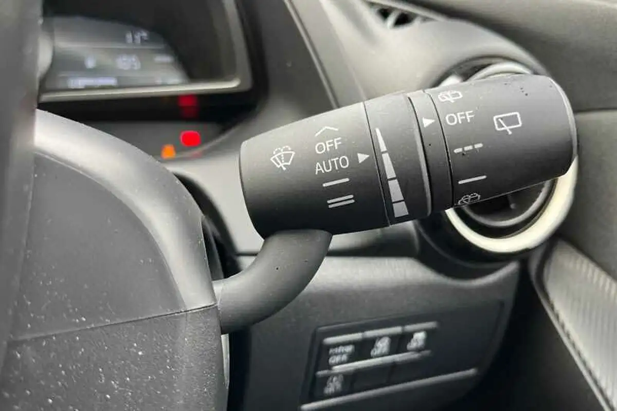 2023-mazda-mazda2-15-e-skyactiv-g-centre-line-big-25