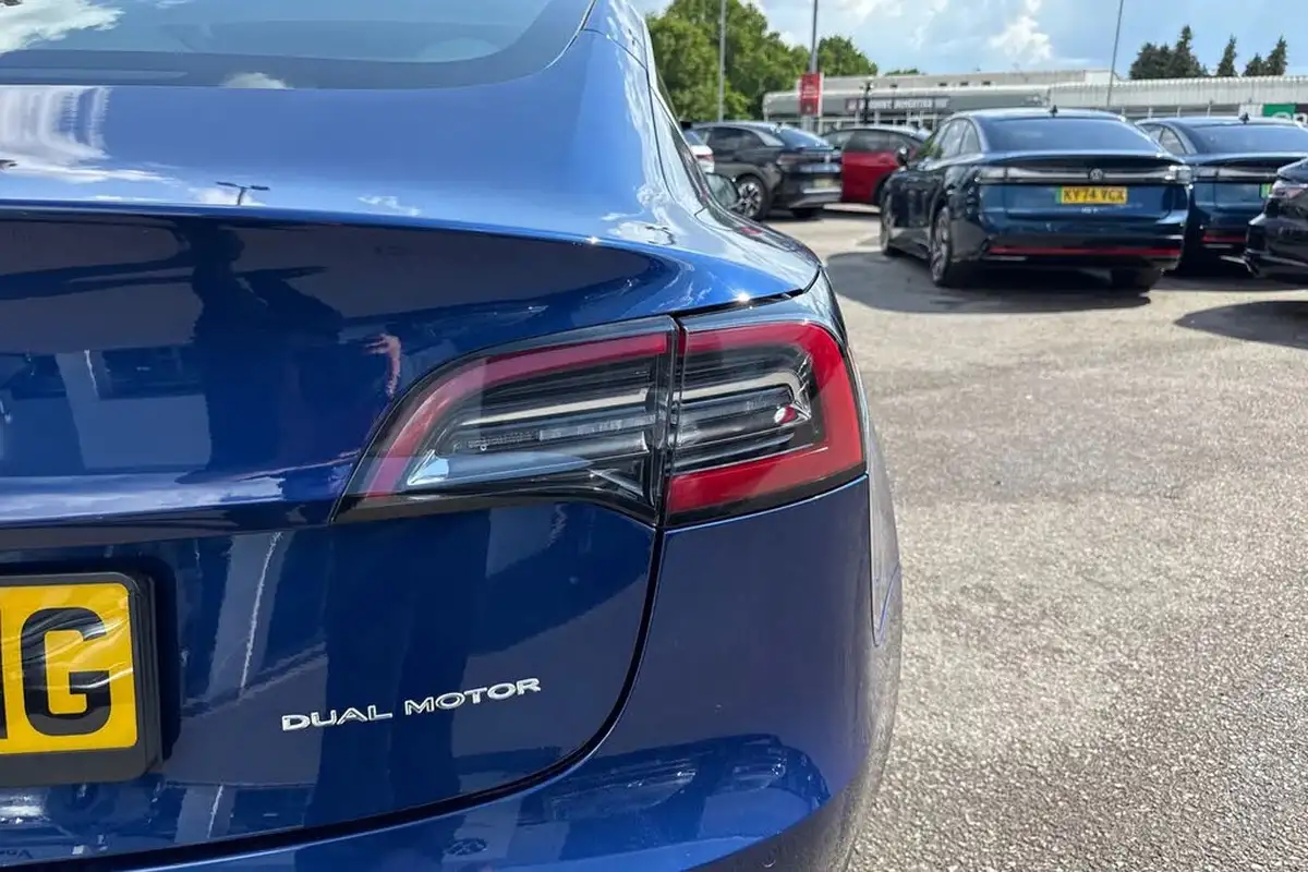 2019-tesla-model-3-e-long-range-4x4-big-25