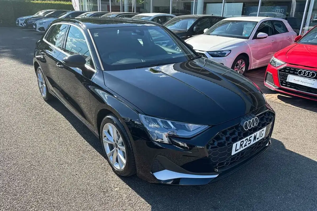 2025-audi-a3-15-40-tfsi-e-sport-big-32