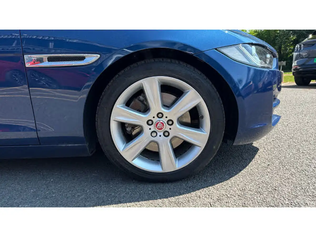2015-jaguar-xe-20-portfolio-big-26