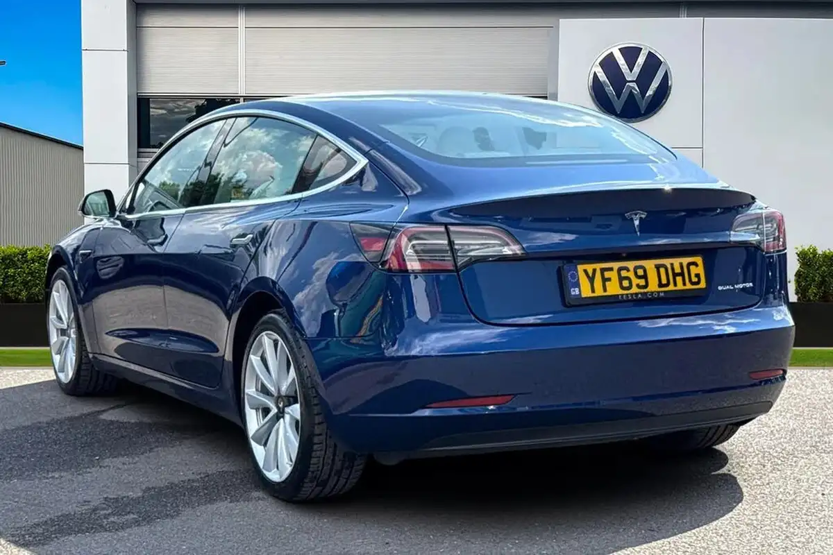 2019-tesla-model-3-e-long-range-4x4-big-1