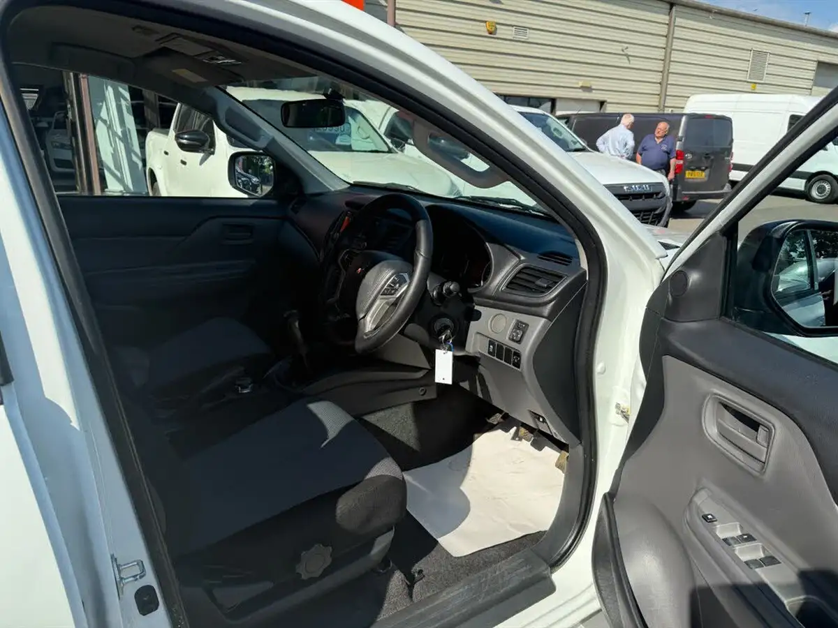 2019-mitsubishi-l200-24di-d-4life-eu6b-double-pickup-big-14