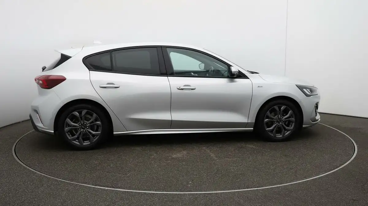 2022-ford-focus-10t-st-line-125ps-hatchback-big-48