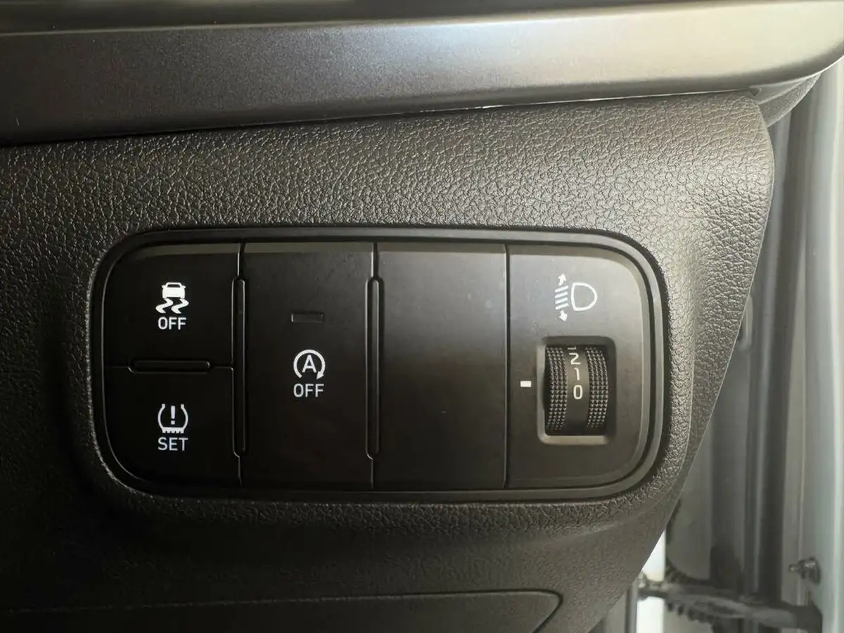 2022-hyundai-i20-10-t-gdi-se-connect-eclutch-imt-big-15