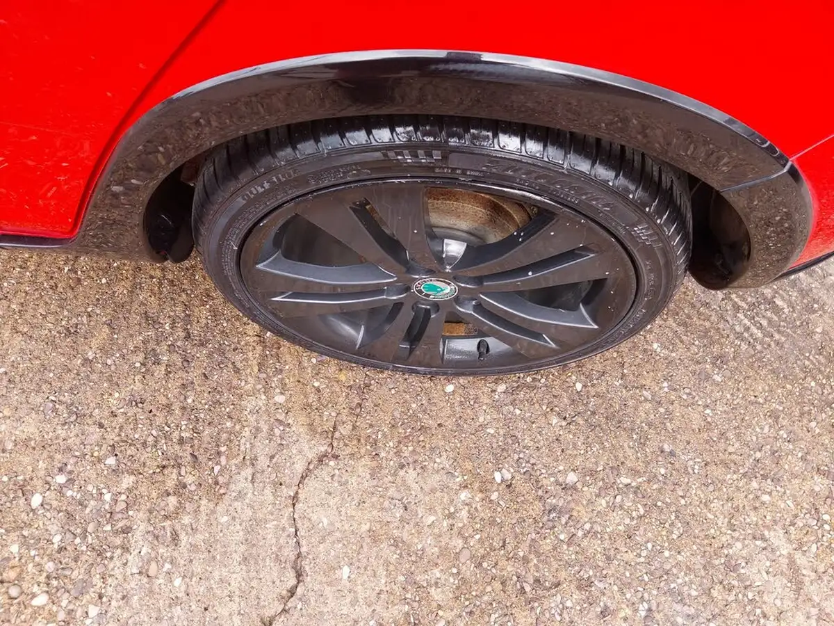 2012-skoda-fabia-12-monte-carlo-12v-70bhp-1198cc-big-9