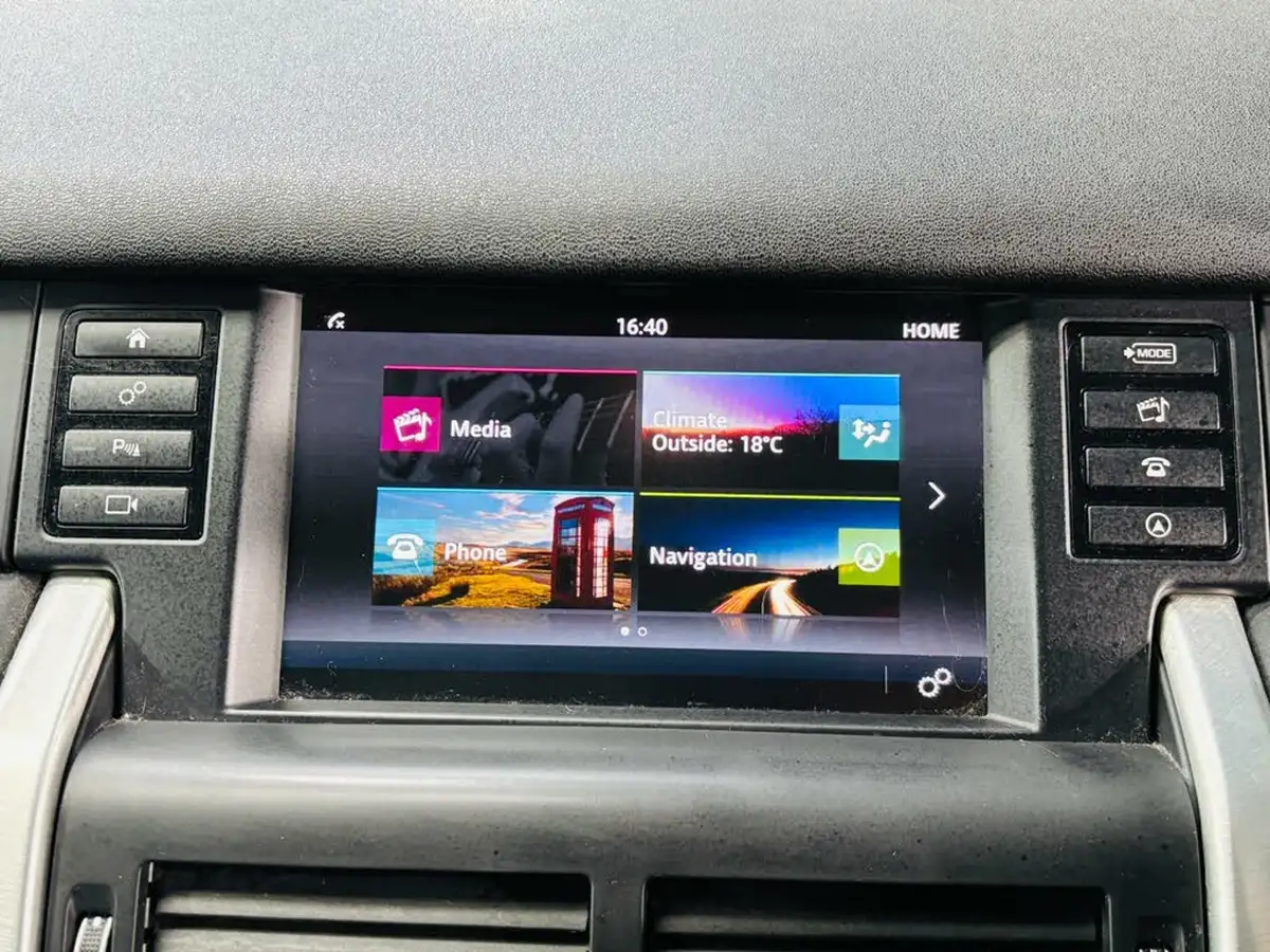 2015-land-rover-discovery-sport-20td4-hse-black-big-18