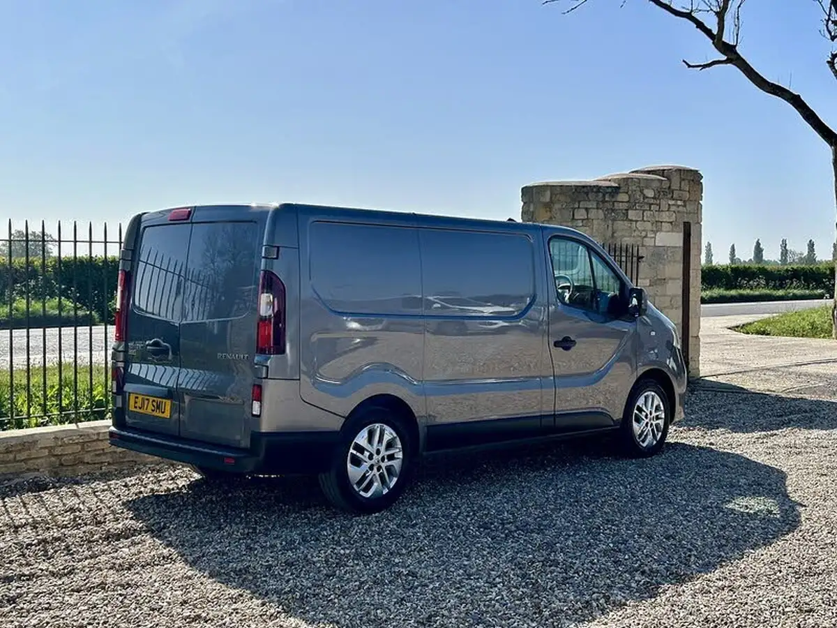 2017-renault-trafic-16dci-sl27-120-sport-nav-panel-big-23