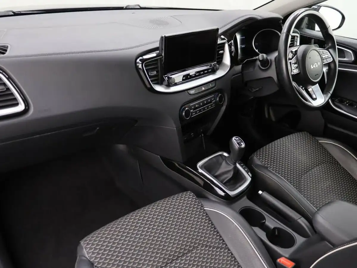 2022-kia-ceed-15-t-gdi-3-sportswagon-big-25