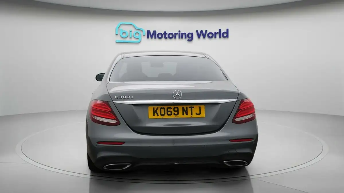 2020-mercedes-benz-e-class-20d-e300d-amg-line-edition-premium-plus-saloon-4d-big-6
