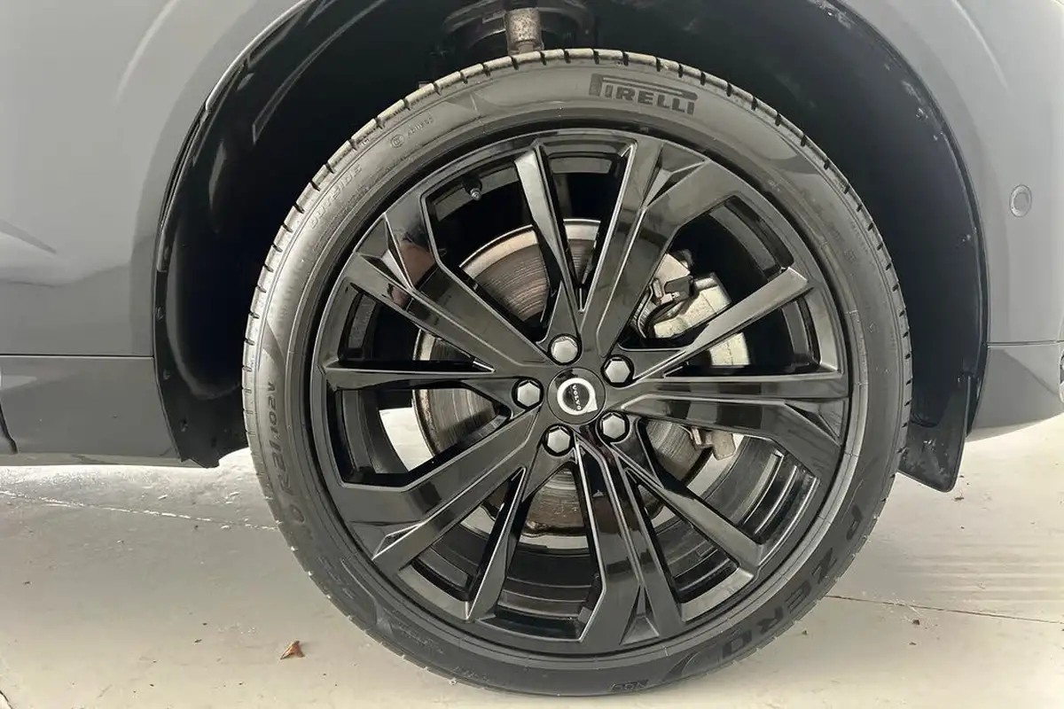 2024-volvo-xc60-20-t8-ultra-black-edition-big-23