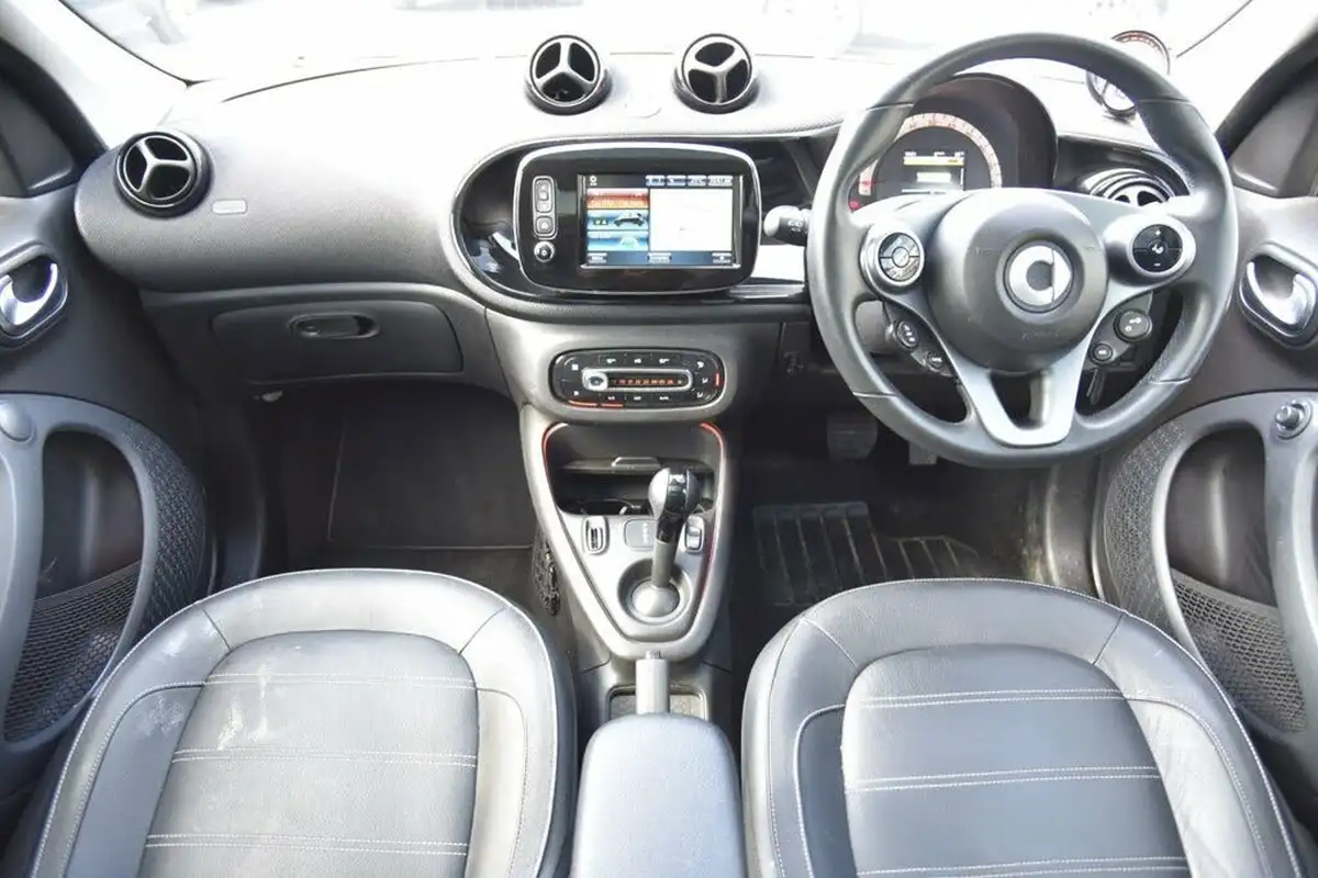 2020-smart-forfour-eq-prime-exclusive-big-1