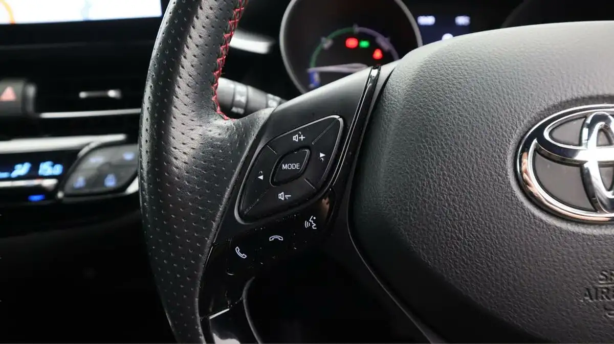 2022-toyota-c-hr-18-vvt-i-gr-sport-big-25
