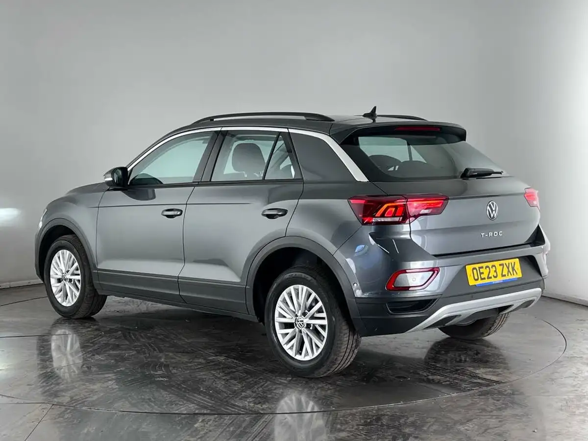2023-volkswagen-t-roc-10-tsi-life-big-3