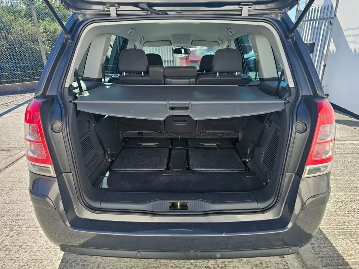 2013-vauxhall-zafira-18-design-140ps-big-6