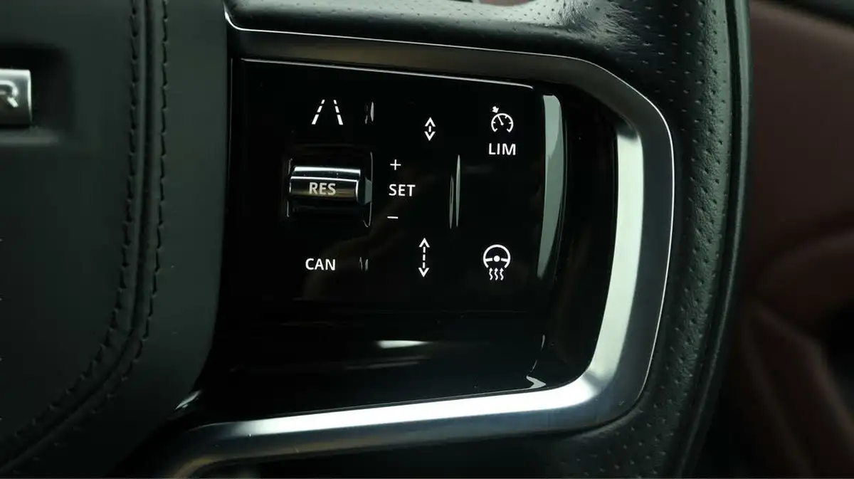 2022-land-rover-range-rover-evoque-15-p300e-autobiography-big-23