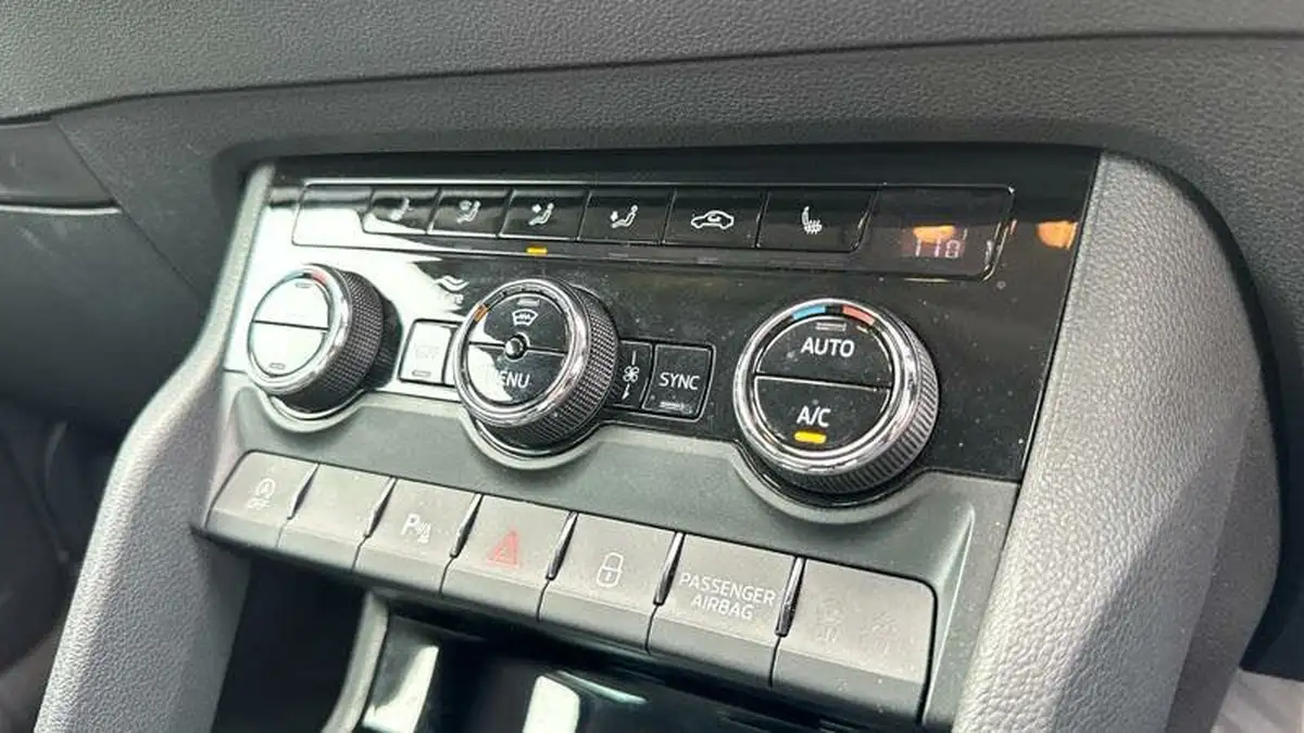 2019-skoda-karoq-15-tsi-se-l-dsg-big-15