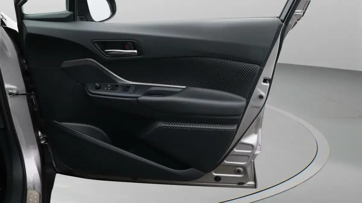 2021-toyota-c-hr-18-vvt-i-icon-big-15