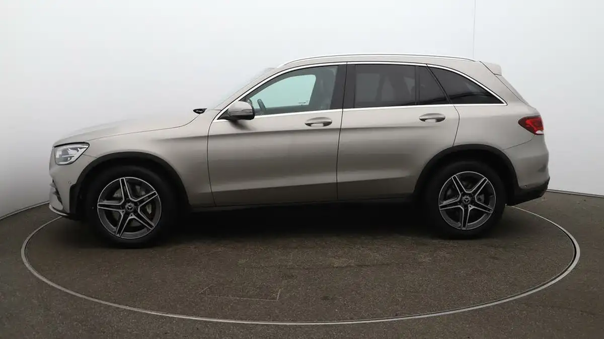 2021-mercedes-benz-glc-class-20d-glc220d-amg-line-station-wagon-5d-1950cc-4matic-plus-big-64